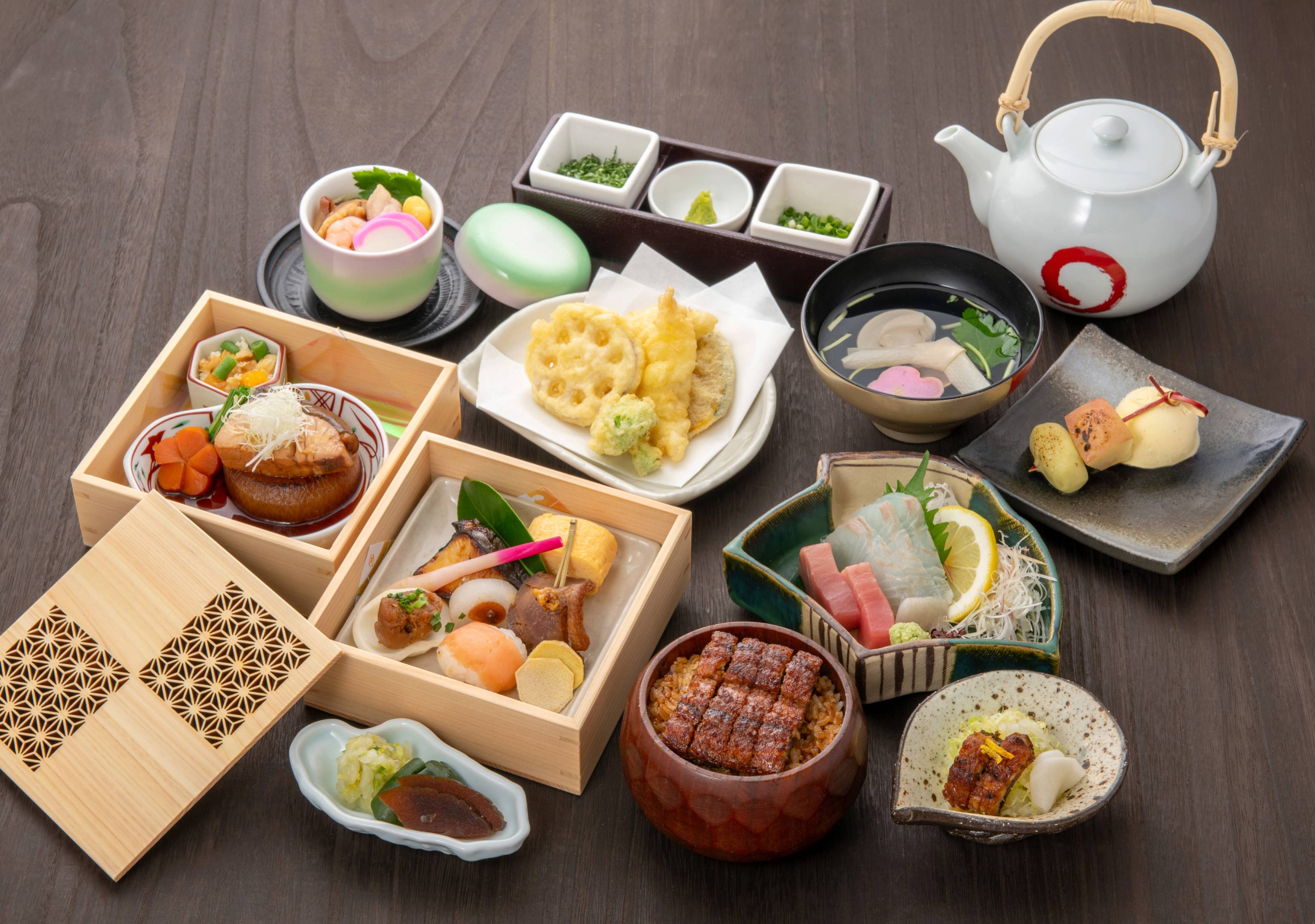 彩り玉手箱「華」（内容・価格は季節により変更） 　　　　 ※時期により販売休止している場合がございます。
