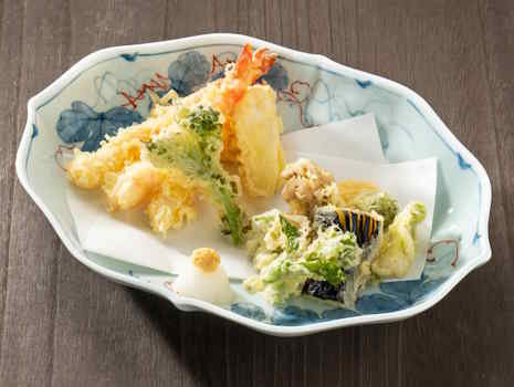 天ぷら盛り合わせ(2～3人分)　　 2,200円